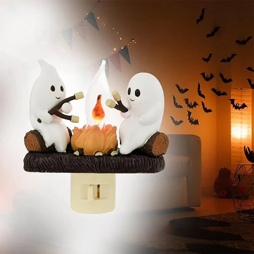 Geister-Lagerfeuer-Steckdosen-Nachtlicht, Halloween-Dekoration, niedliche, gruselige Marshmallow-Szenenlampe.